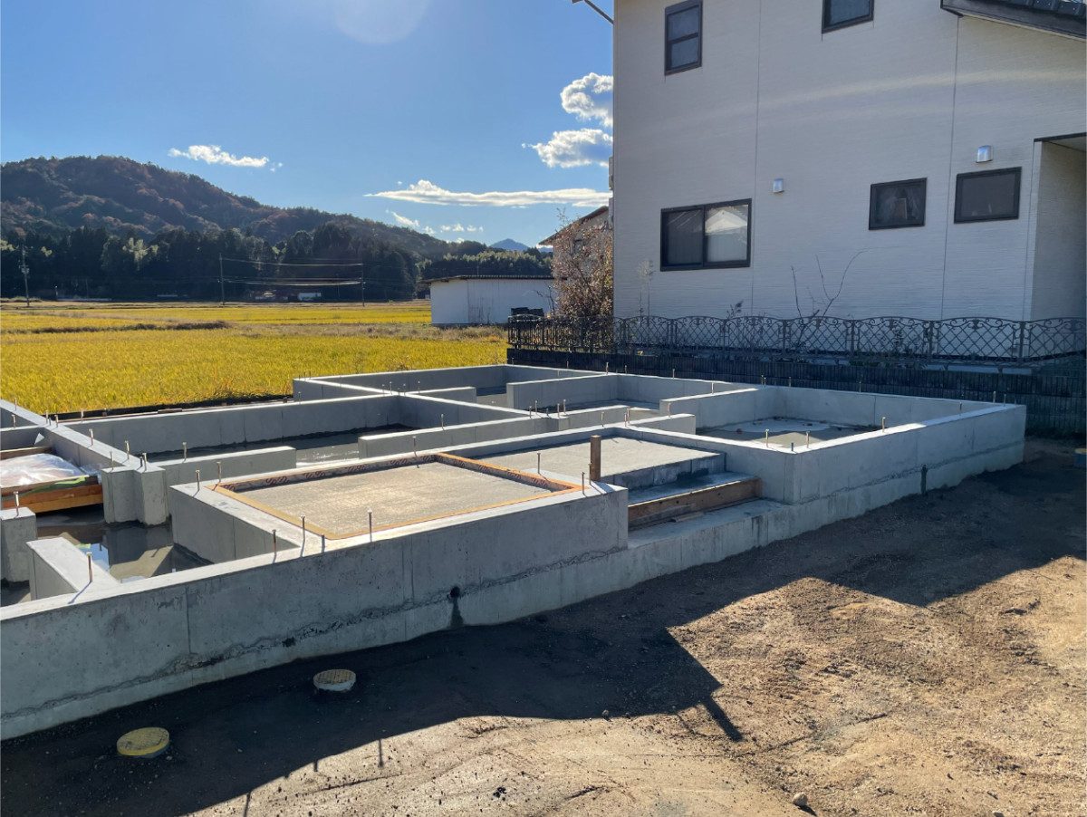 ベタ基礎の立上り
